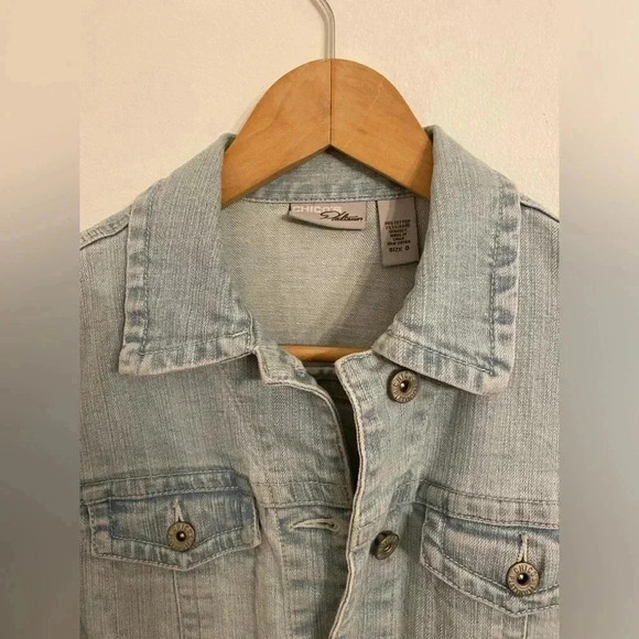 Chicos Platinum Light Wash Denim Button Down Casual Jean Jacket 0 Small - Picture 2 of 4